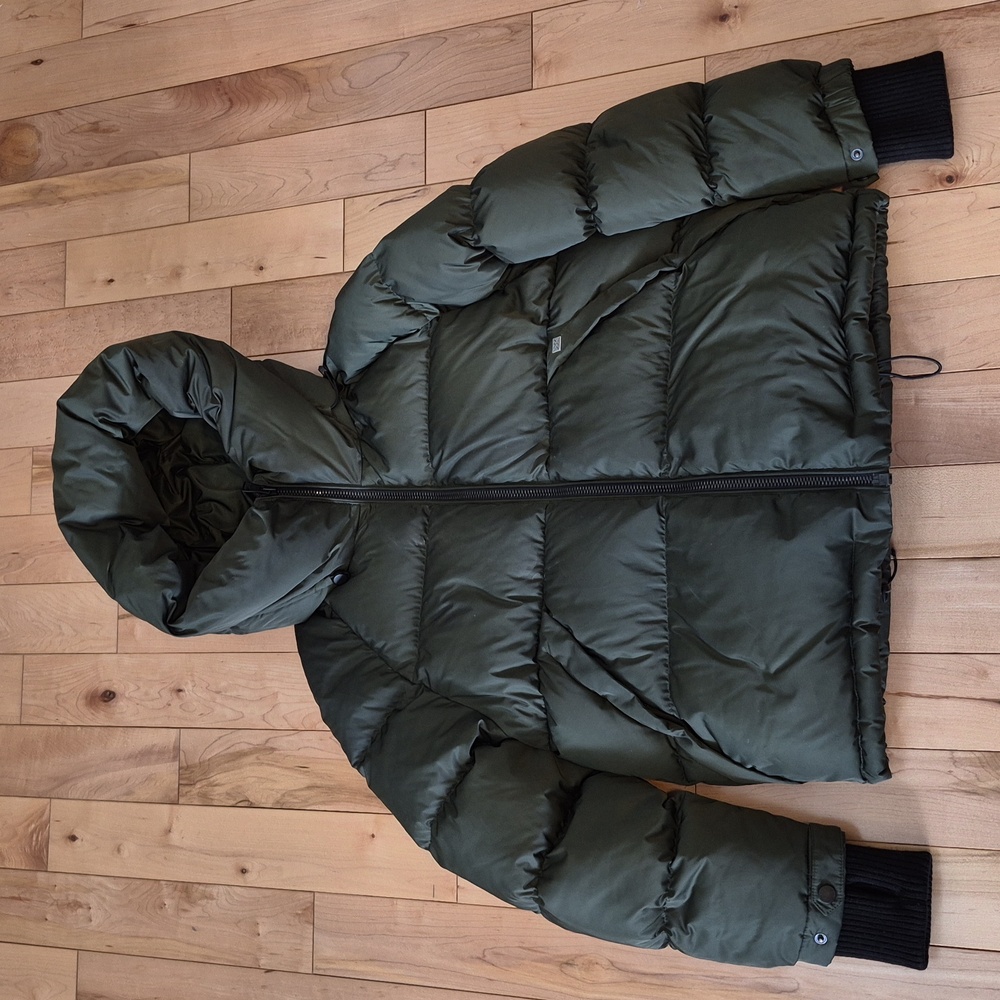 Soia & Kyo Women's Size Small Green Puffer Jacket with Black Cuffs - Picture 3 of 11